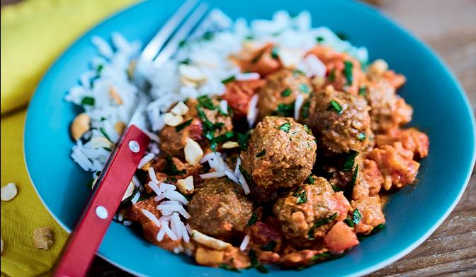 Boulettes kefta, sauce tomate, beurre de cacahuète
