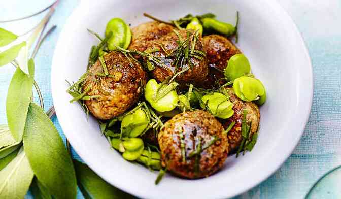Boulettes de sarrasin aux herbes, fèves au beurre de sauge
