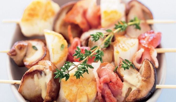 Mini-brochettes de Saint-Jacques et cèpes