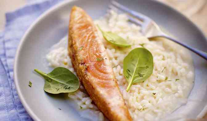 Saumon au sucre vergeoise et risotto parfumé à la fève tonka