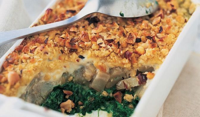 Crumble d'artichauts et d'épinards aux noisettes