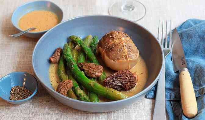 Paupiettes de veau à la crème de morille et asperges