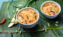 2 soupes tha&iuml; au poulet et aux vermicelles