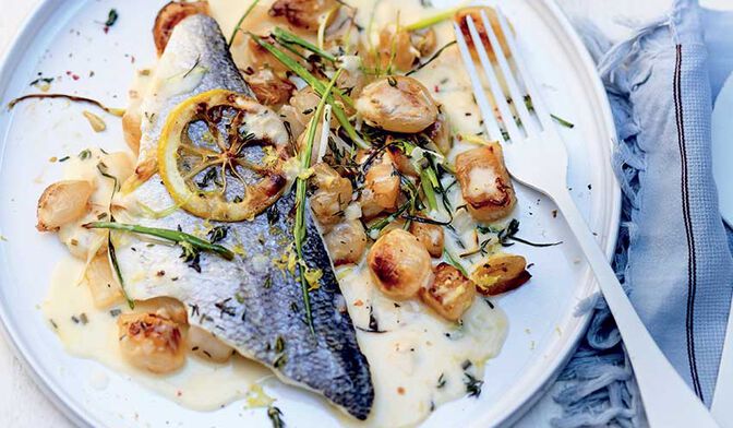Daurade rôtie aux navets, sauce beurre-citron