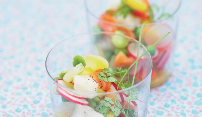 Poissons marinés aux petits légumes de printemps