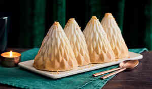 Bûche glacée Cîmes enneigées : amande, noix de pécan, sirop d'érable