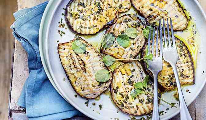 Salade d'aubergines au vinaigre et à la menthe