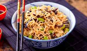NOUILLES A LA CHINOISE