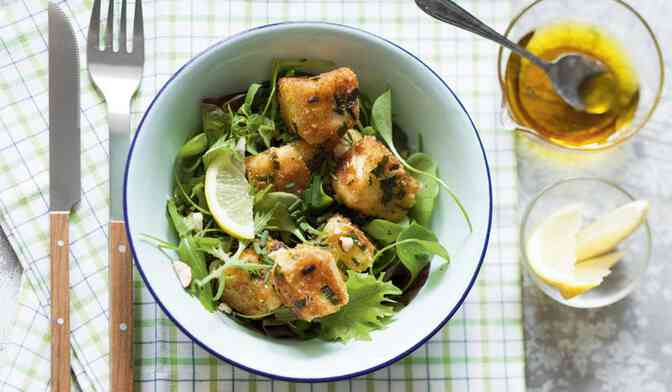Cubes de cabillaud poêlés en croûte d’herbes