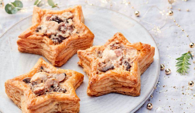 4 étoiles feuilletées à la volaille, sauce aux morilles