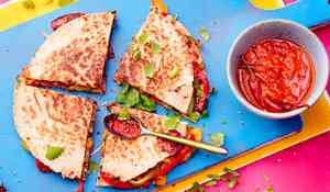Quesadillas végétariennes salsa roja*