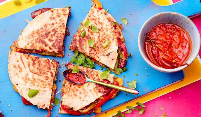 Quesadillas végétariennes salsa roja*
