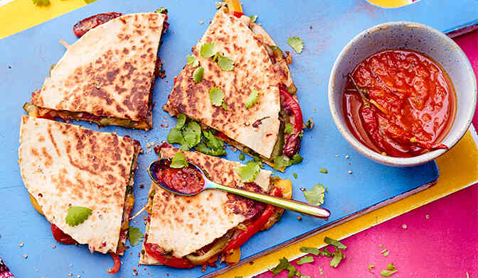 Quesadillas végétariennes, salsa roja