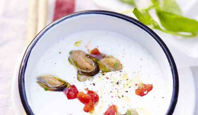 Velouté de ricotta crémeuse, à l’origan et aux moules