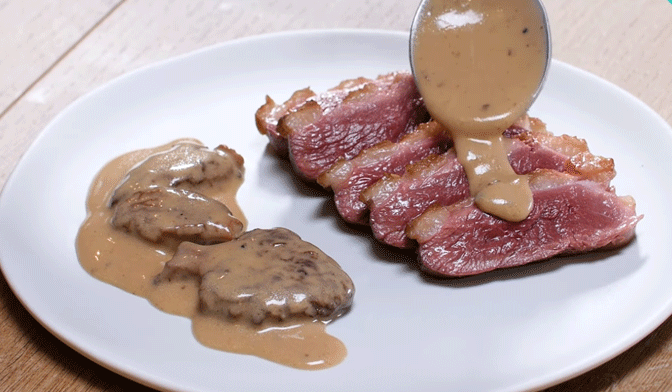 Magret rôti, sauce au foie gras aux morilles