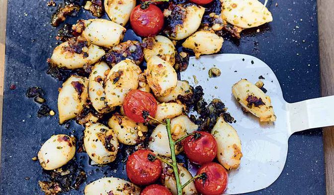 Calmars grillés marinés à l’ail, persil et gingembre