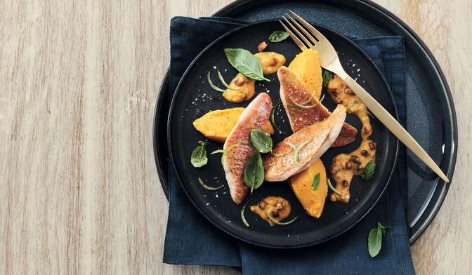 Rouget Barbet, purée de butternut et sauce au chorizo par Juan Arbelaez