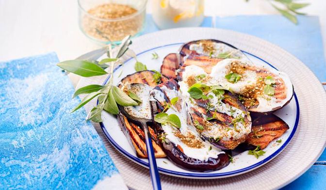 Aubergines grillées sauce au yaourt et zaatar