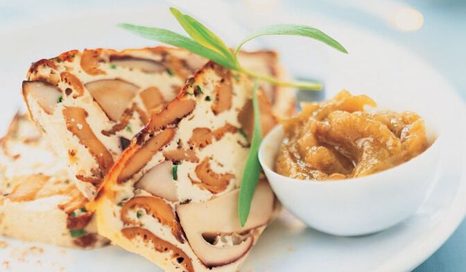 Terrine de cèpes et girolles, chutney de rhubarbe