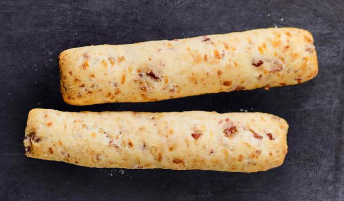 2 petits pains lardon, emmental et oignon