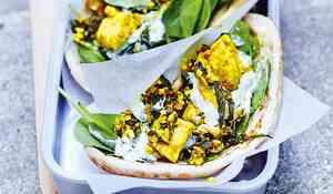 Naan au poulet citronné et au yaourt