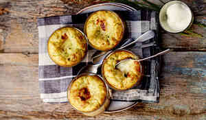 Soufflé de pomme de terre, cœur fondant au fromage