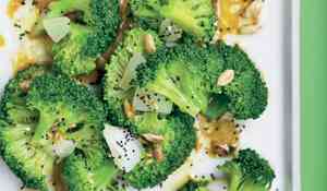 Salade tiède de brocolis aux trois céréales