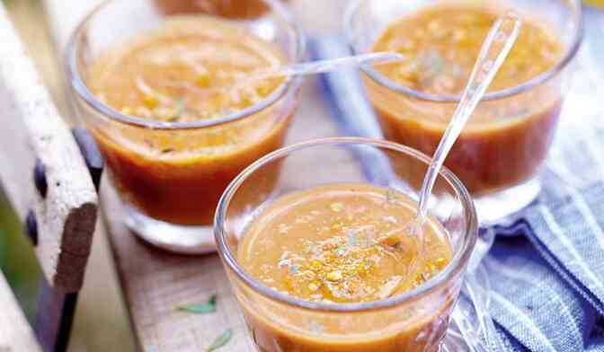 Soupe froide de tomate, lait de coco et curry