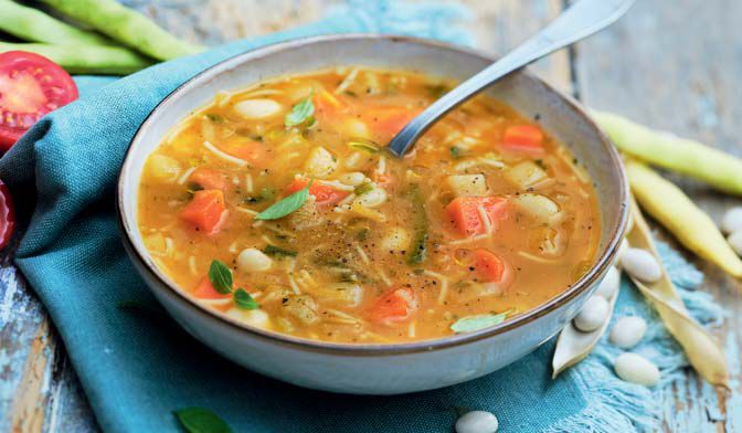 So soupe de légumes, haricots blancs et vermicelles