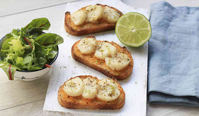 Crostini de Saint Jacques au beurre de corail