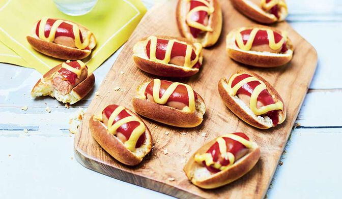 8 mini hot-dogs