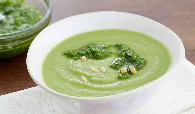 Soupe toute verte, pesto de persil