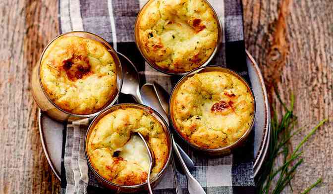 Soufflé de pomme de terre, cœur fondant au fromage