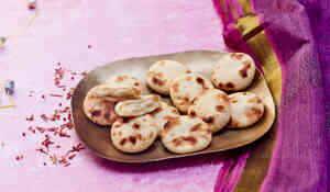 12 MINI CHEESE NAANS