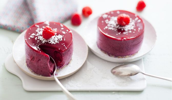 Entremet de fruits rouges à la noix de coco