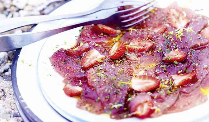 Carpaccio de bonite à la fraise