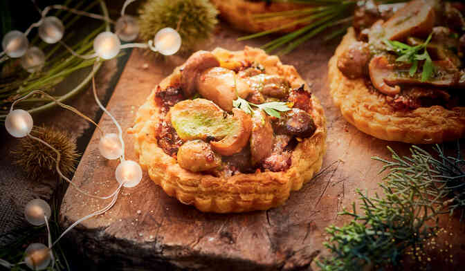 Tartelette feuilletée aux cèpes, échalotes et beurre d’escargot