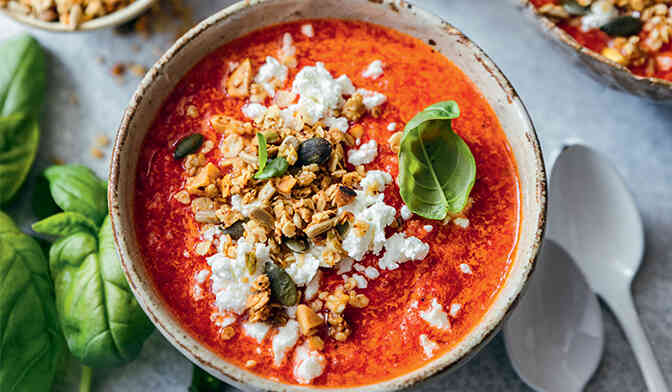 Gaspacho tomate-poivron et granola salé