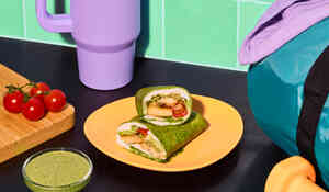 Wrap prot&eacute;in&eacute; aux &eacute;pinards, poulet et sauce pesto cr&eacute;meuse - 35 g de prot&eacute;ines par wrap