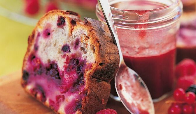 Quatre quarts de fruits rouges à la cannelle
