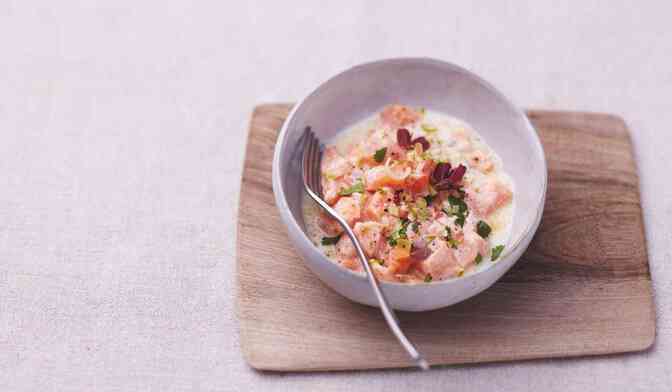 Tartare de saumon au lait de coco et à la citronnelle