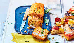 Mini-cake chèvre tomate courgette