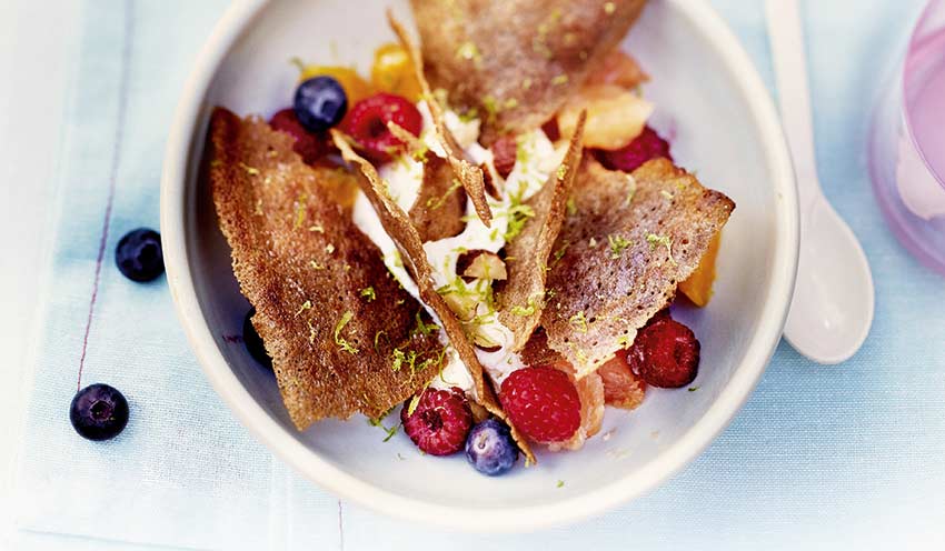 Cr&ecirc;pe croustillante au bl&eacute; noir, agrumes et fruits rouges