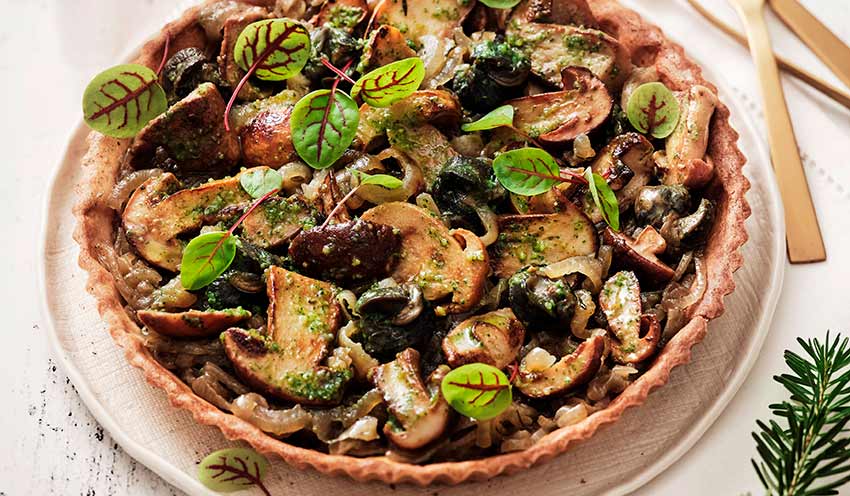 Tarte fondante aux c&egrave;pes et escargots de Bourgogne en persillade