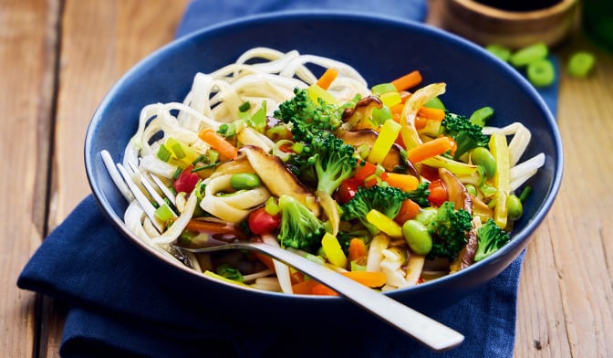 Nouilles de riz légumes à l'asiatique — vue 2
