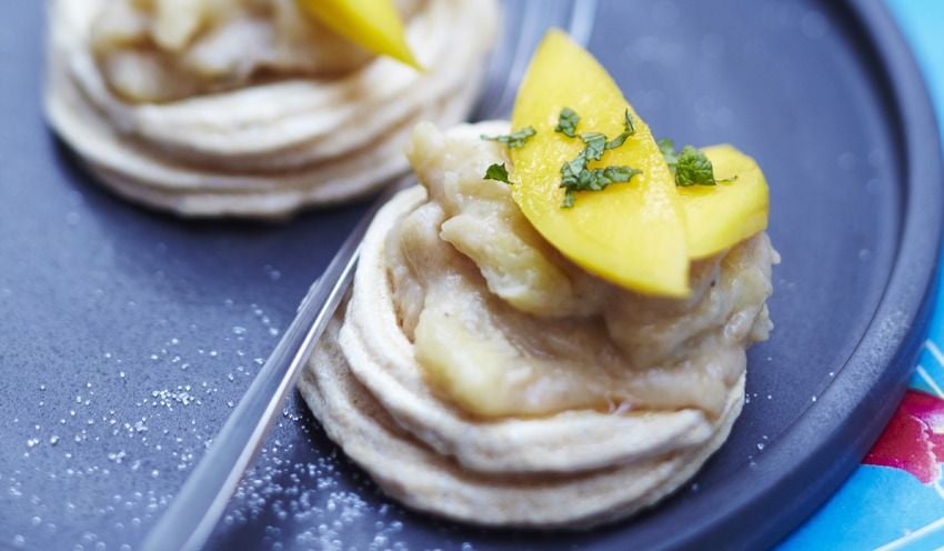 Meringue &agrave; la mangue, citron vert et tequila