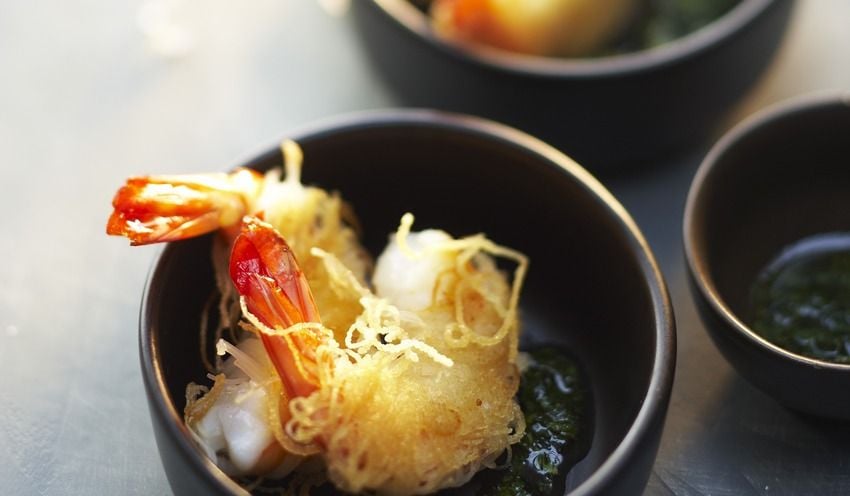 Gambas d&eacute;coiff&eacute;es, jus aux herbes