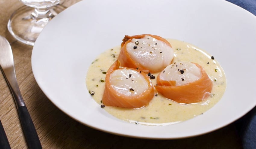 Saint-Jacques au saumon fum&eacute;, sauce beurre-citron