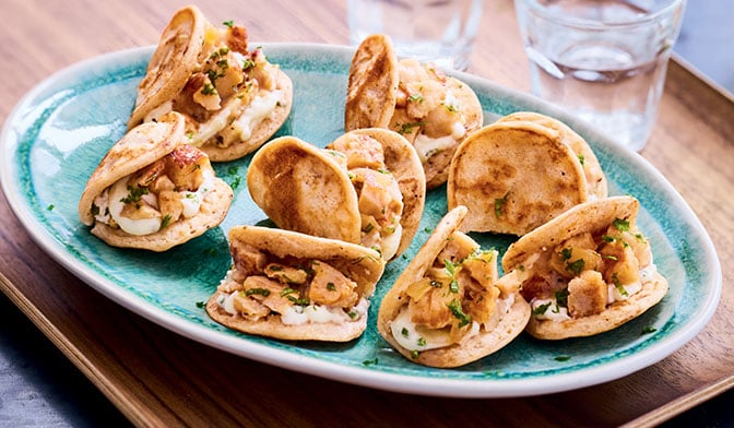 8 Mini kebabs, poulet rôti, sauce blanche, épices — vue 2