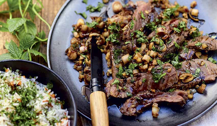 B&oelig;uf saut&eacute; aux oignons, coriandre et citronnelle